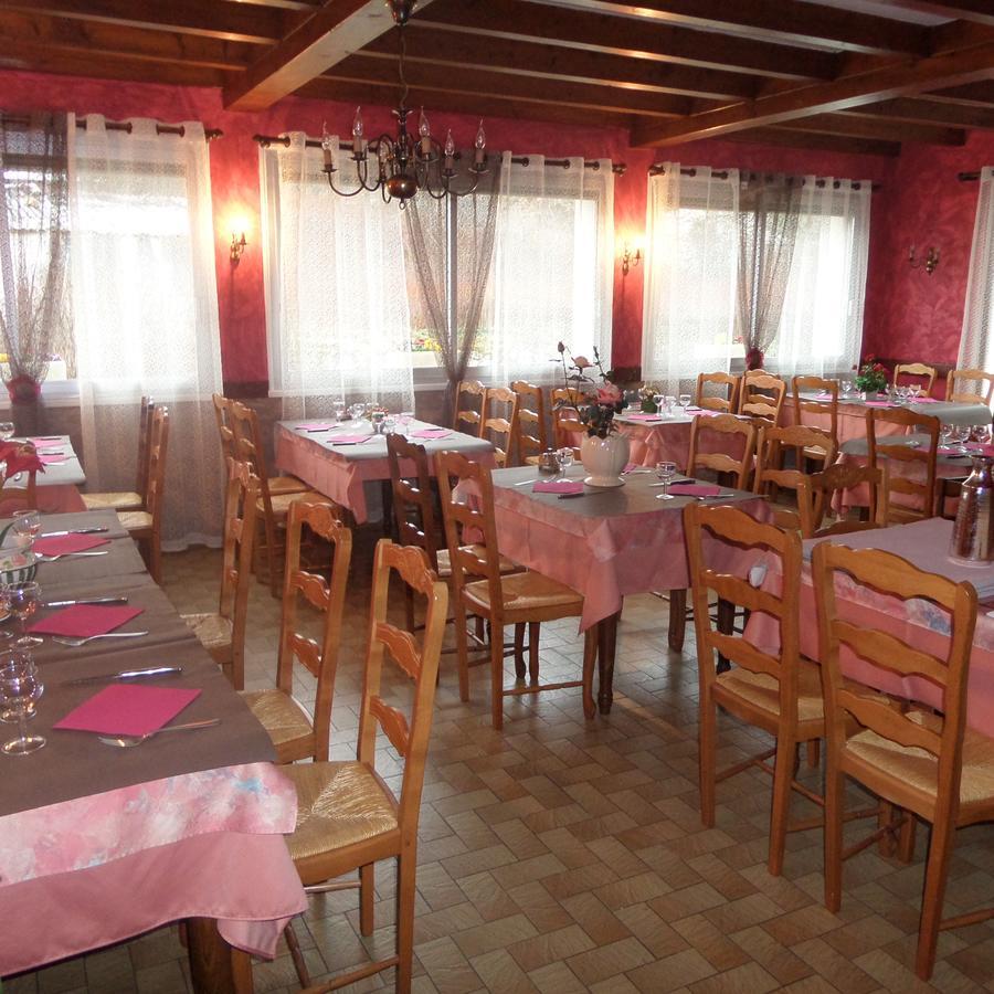 Hotel Restaurant La Renaissance Saint-Cirgues-en-Montagne Exterior photo