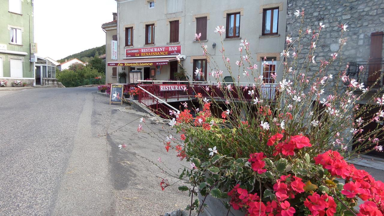 Hotel Restaurant La Renaissance Saint-Cirgues-en-Montagne Exterior photo